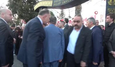 MHP’lilerden Bakan Tunç’a mehter marşlı, maytap ve konfetili karşılama