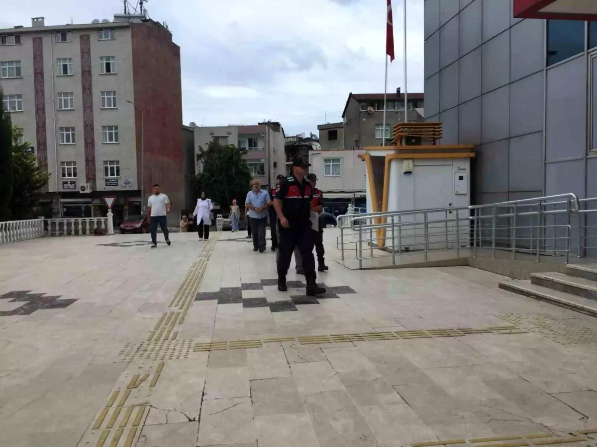 Ehliyetsiz Sürücüye Ceza, Polis Yaralandı