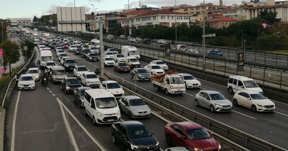 İstanbul’da haftanın ilk iş gününde trafik yoğunluğu yaşanıyor