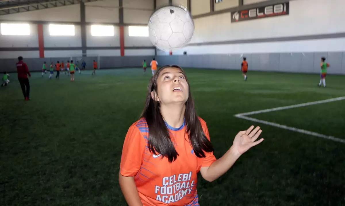 Kız Futbolcu Elifnaz’ın Hedefi Milli Takım