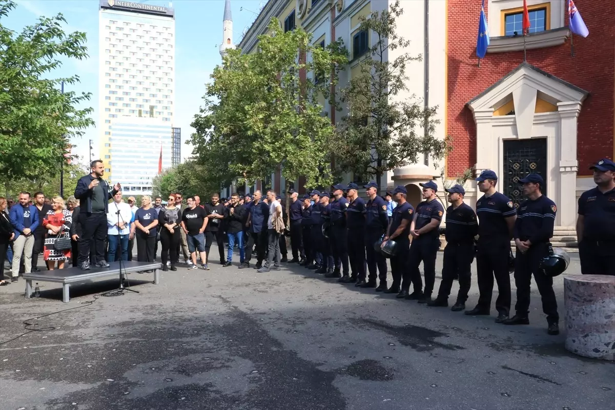 Tiran’da Yolsuzluk Protestoları Devam Ediyor