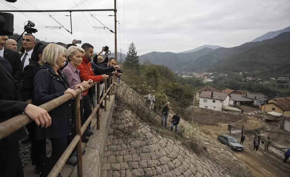 AB Başkanı Bosna’daki Sel Felaketini Ziyaret Etti