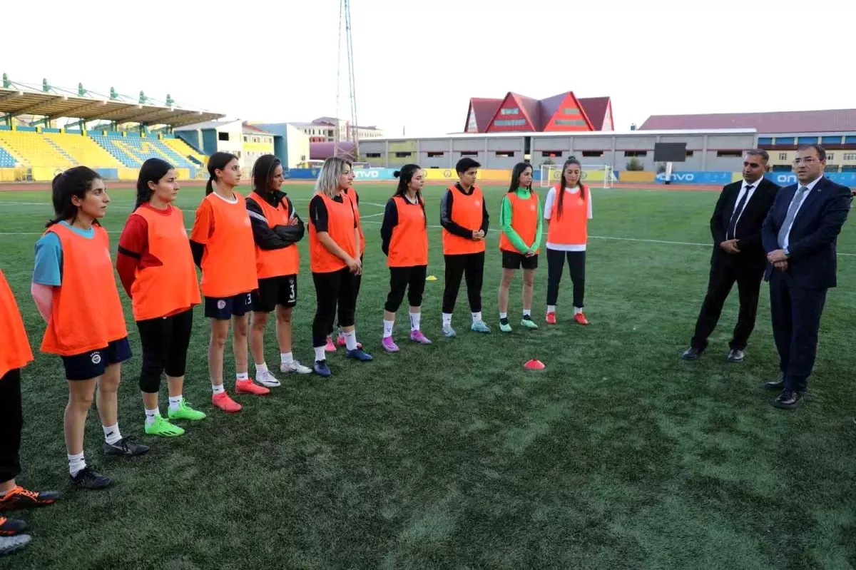 Ahmet Çelebi’den Kadın Futbol Takımına Destek Ziyareti