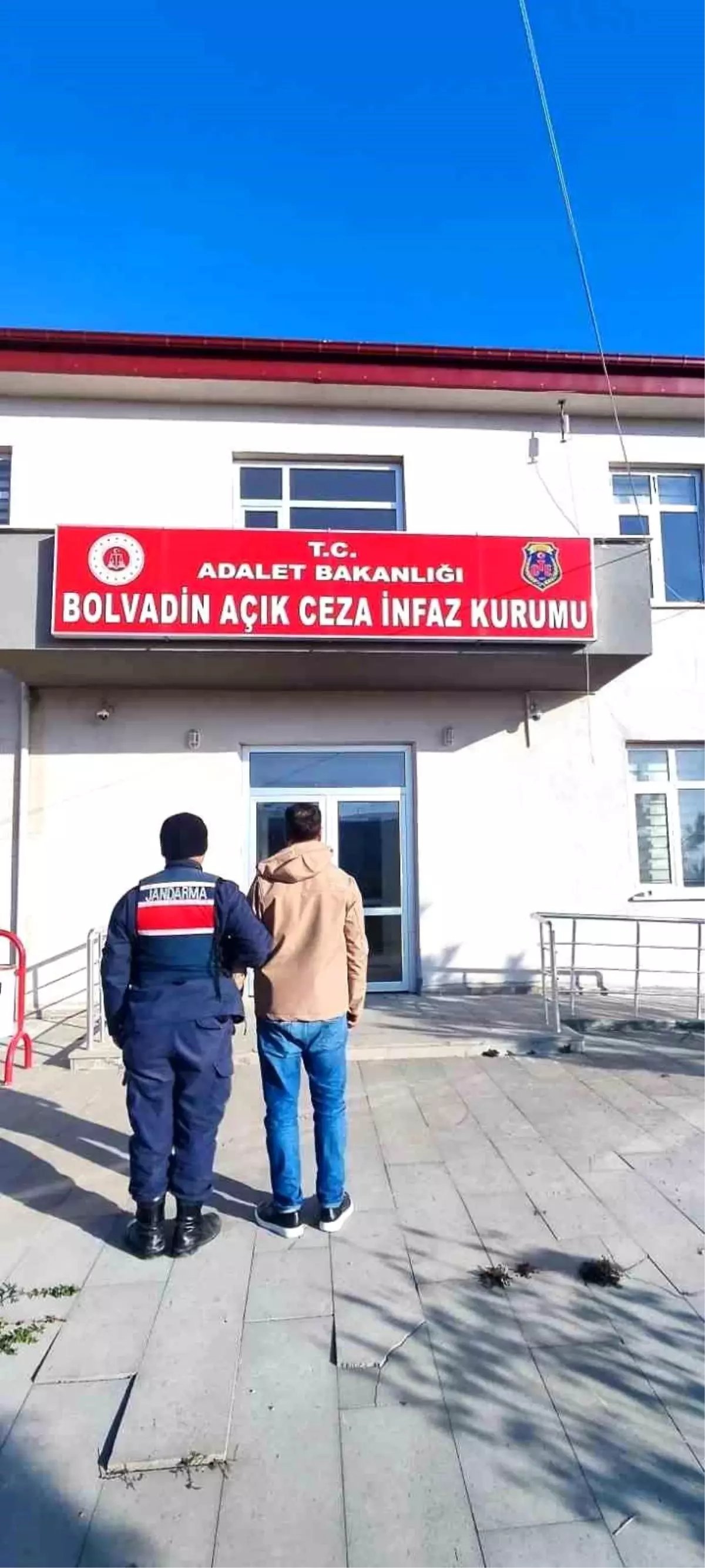 Afyonkarahisar’da İki Aranan Şahıs Yakalandı