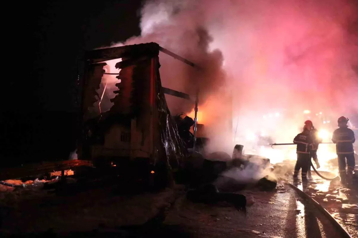 Kuzey Marmara Otoyolu’nda Lastik Yükü Yandı